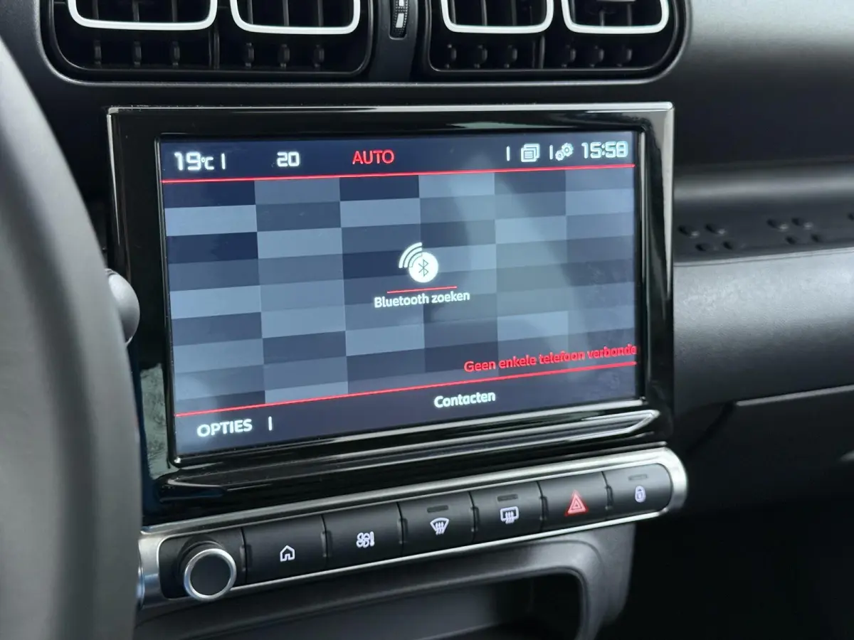 SUV Shine 110pk | Navigatie | Achteruitrijcamera | Climate Control | Cruise Control | Parkeersensoren | Apple Carplay / Android Auto | DAB+ radio | Bluetooth | Elektrisch inklapbare spiegels