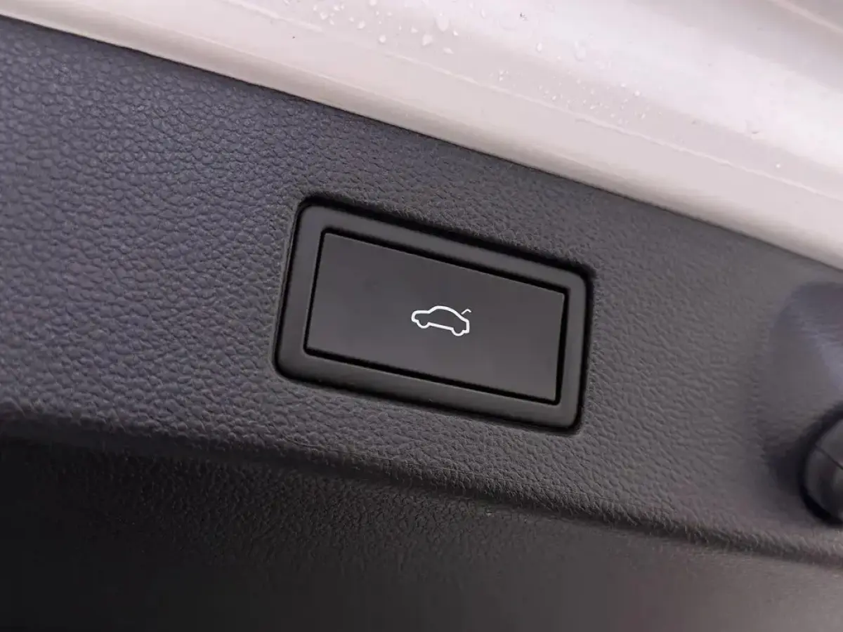 1.4 TSI eHybrid R-Line Business+ - Automaat - Pano/Schuifdak- Winterpakket - Navi - Leder -Org.NL