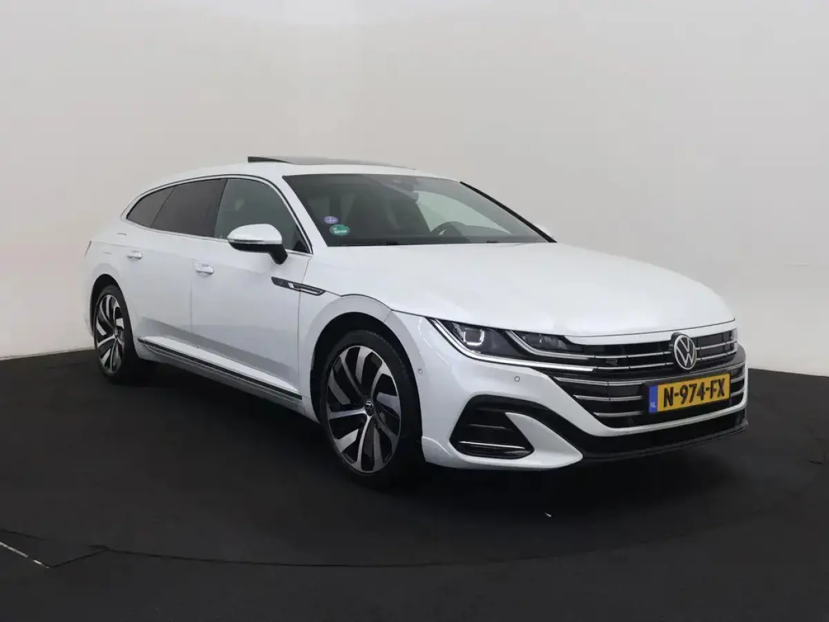1.4 TSI eHybrid R-Line Business+ - Automaat - Pano/Schuifdak- Winterpakket - Navi - Leder -Org.NL