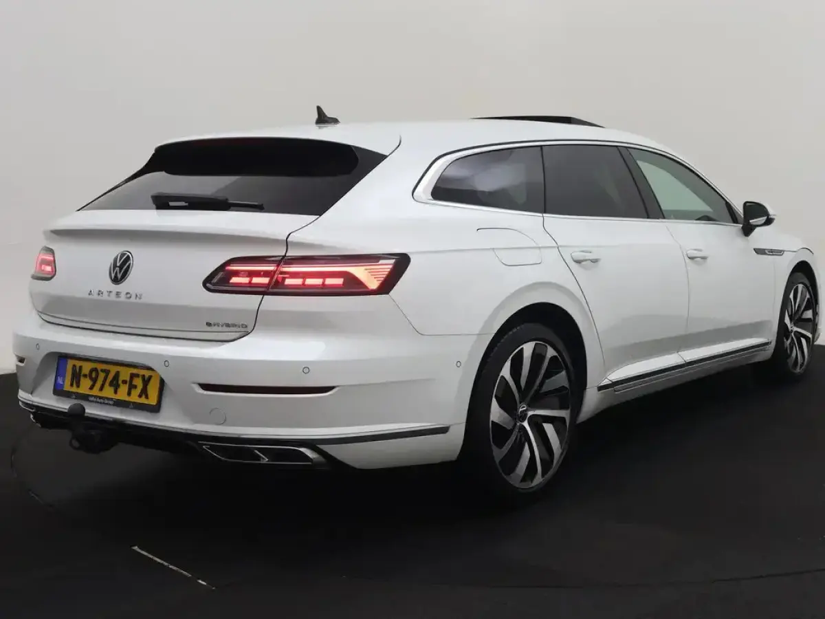 1.4 TSI eHybrid R-Line Business+ - Automaat - Pano/Schuifdak- Winterpakket - Navi - Leder -Org.NL