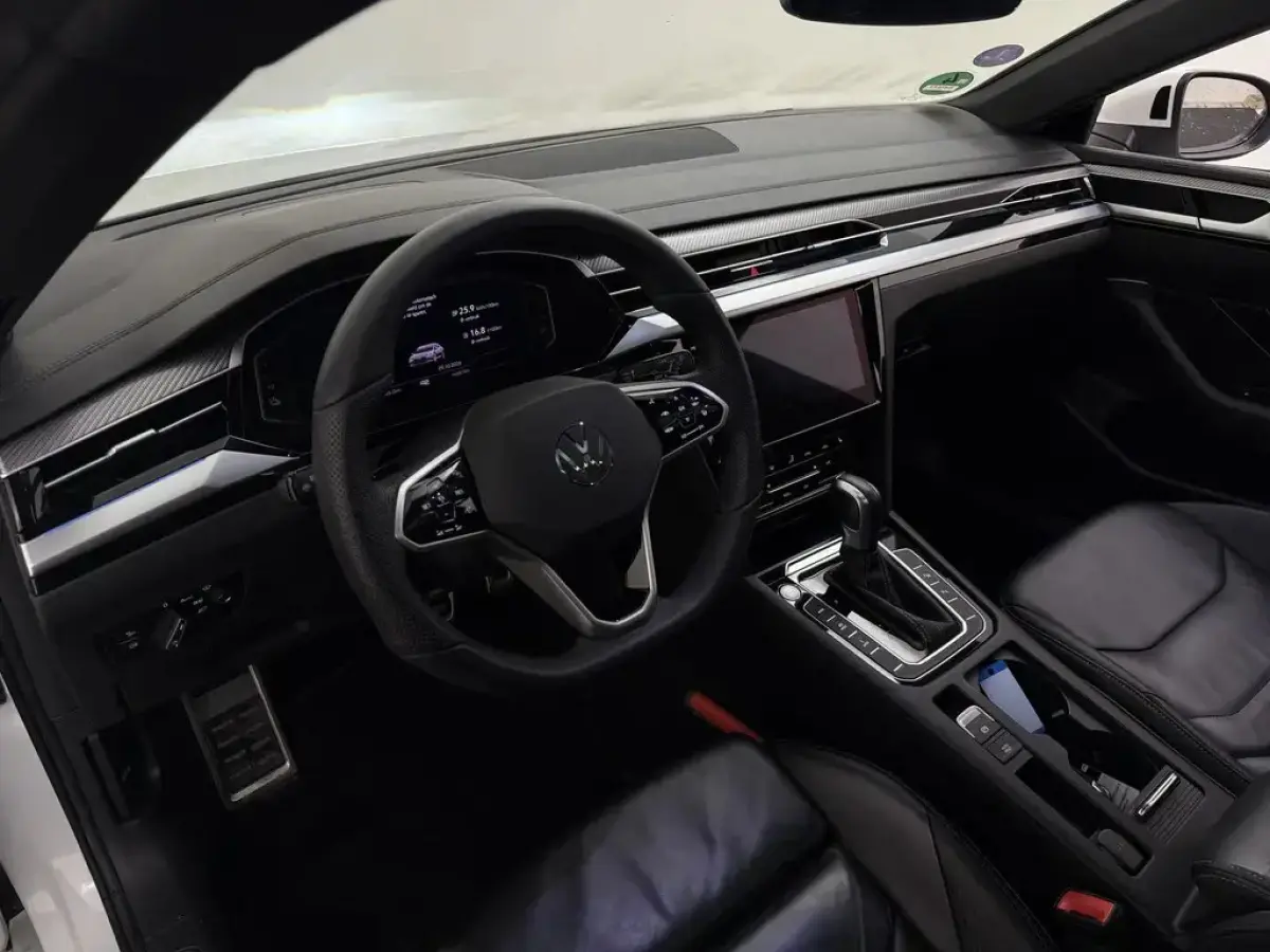1.4 TSI eHybrid R-Line Business+ - Automaat - Pano/Schuifdak- Winterpakket - Navi - Leder -Org.NL