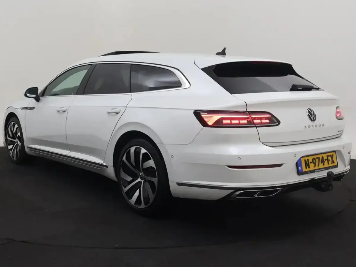 1.4 TSI eHybrid R-Line Business+ - Automaat - Pano/Schuifdak- Winterpakket - Navi - Leder -Org.NL