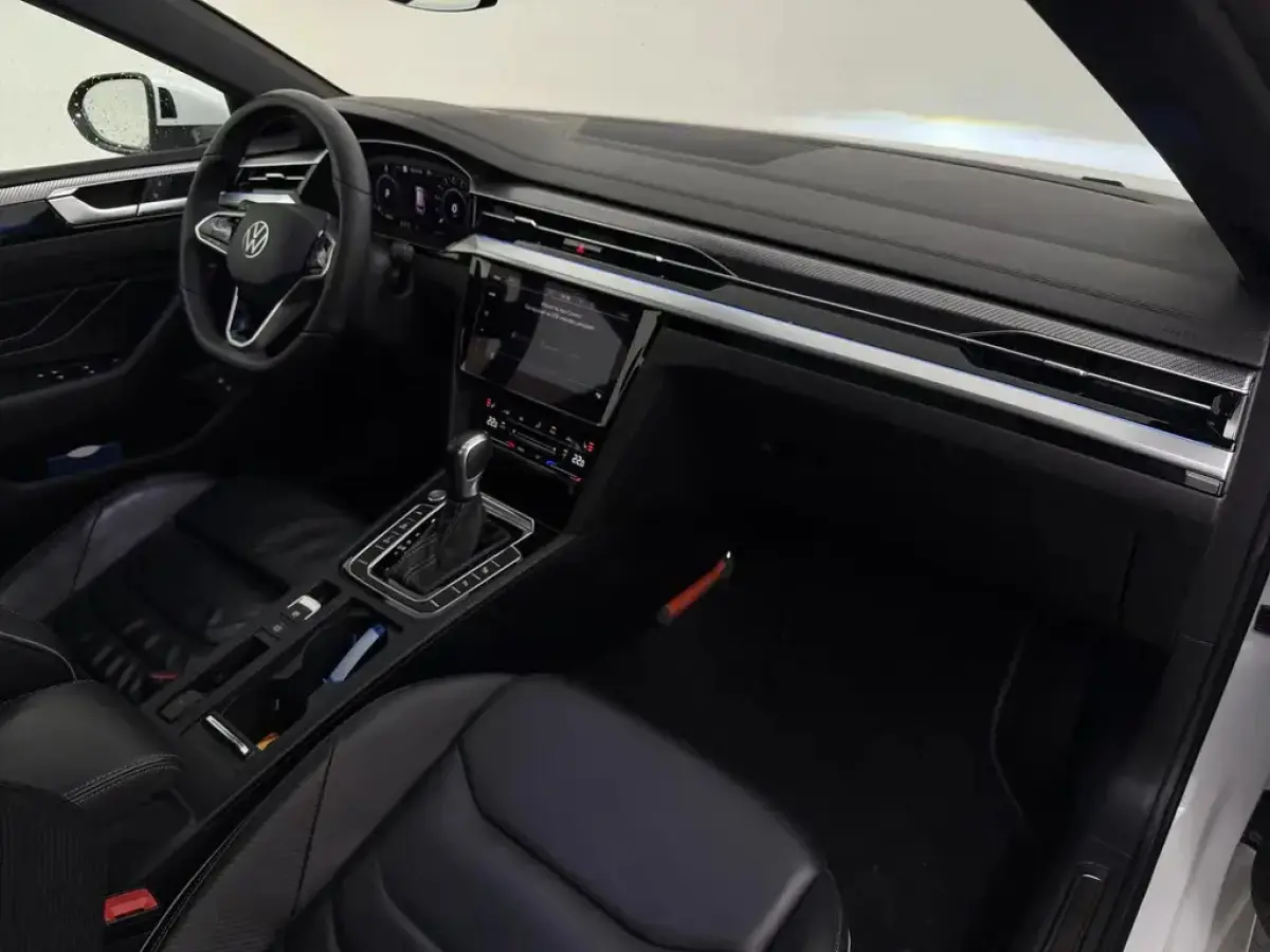 1.4 TSI eHybrid R-Line Business+ - Automaat - Pano/Schuifdak- Winterpakket - Navi - Leder -Org.NL