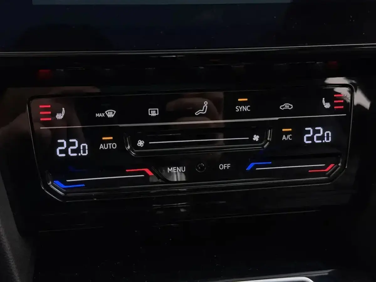 1.4 TSI eHybrid R-Line Business+ - Automaat - Pano/Schuifdak- Winterpakket - Navi - Leder -Org.NL