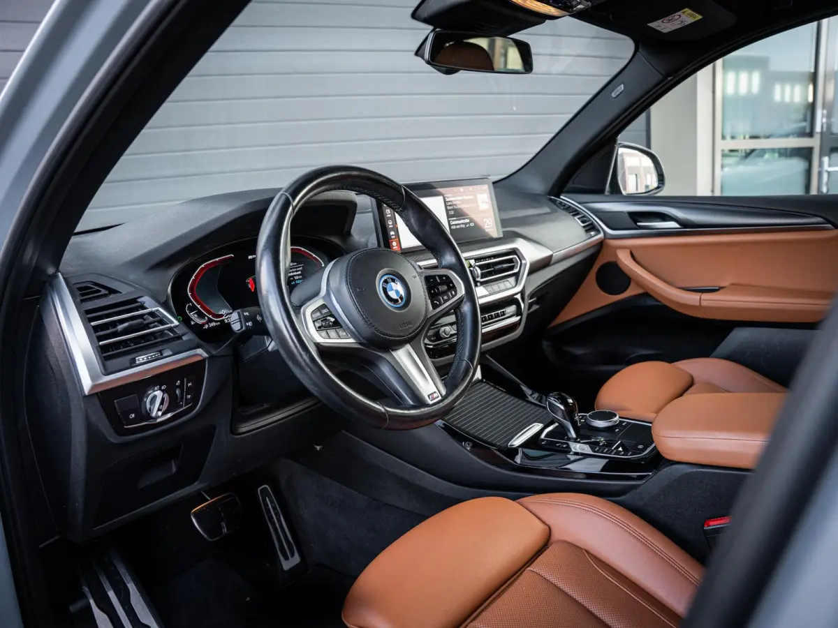xDrive30e High Executive - M-Sport Pro l HUD l Leder l 20'' l Camera l Sfeerverlicht.