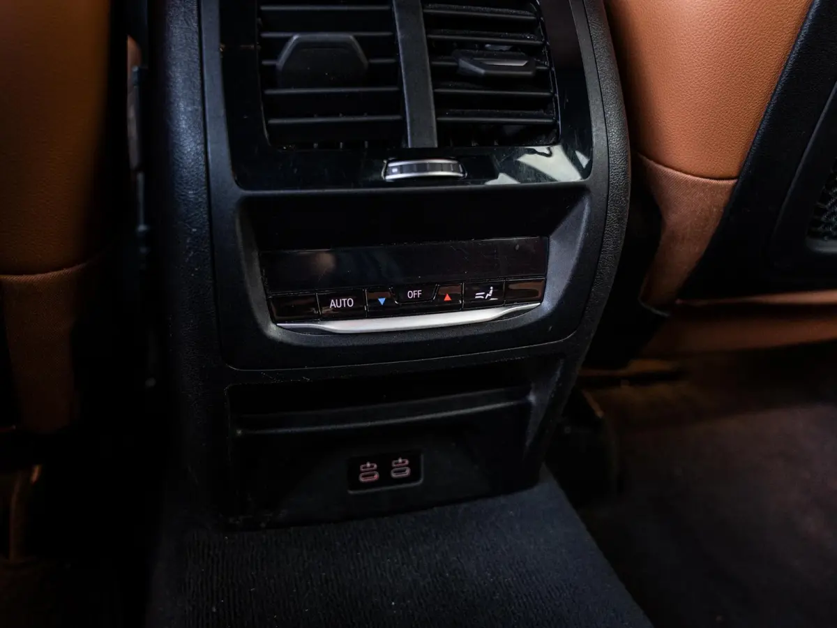 xDrive30e High Executive - M-Sport Pro l HUD l Leder l 20'' l Camera l Sfeerverlicht.