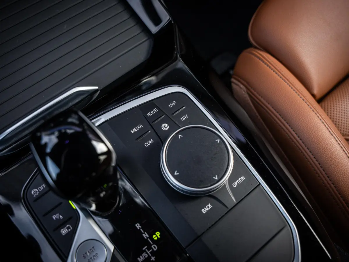xDrive30e High Executive - M-Sport Pro l HUD l Leder l 20'' l Camera l Sfeerverlicht.