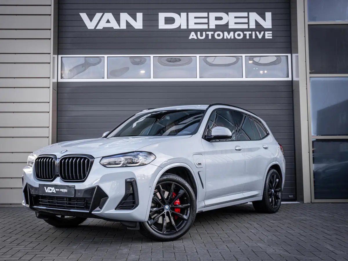 xDrive30e High Executive - M-Sport Pro l HUD l Leder l 20'' l Camera l Sfeerverlicht.