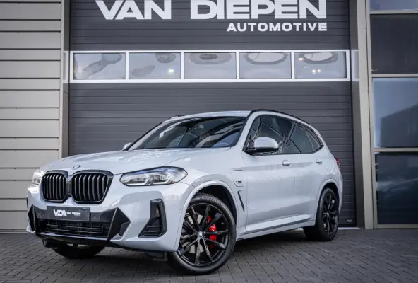 xDrive30e High Executive - M-Sport Pro l HUD l Leder l 20'' l Camera l Sfeerverlicht.