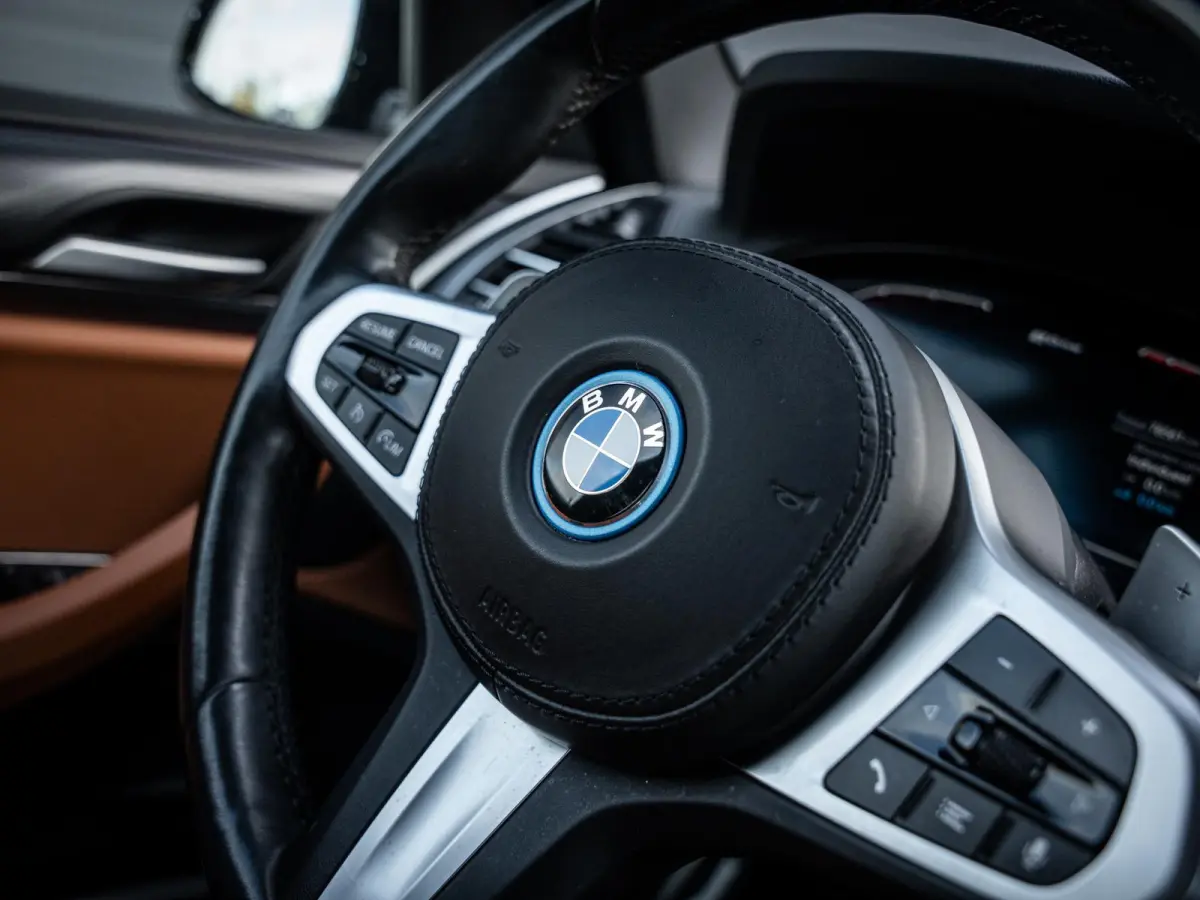 xDrive30e High Executive - M-Sport Pro l HUD l Leder l 20'' l Camera l Sfeerverlicht.