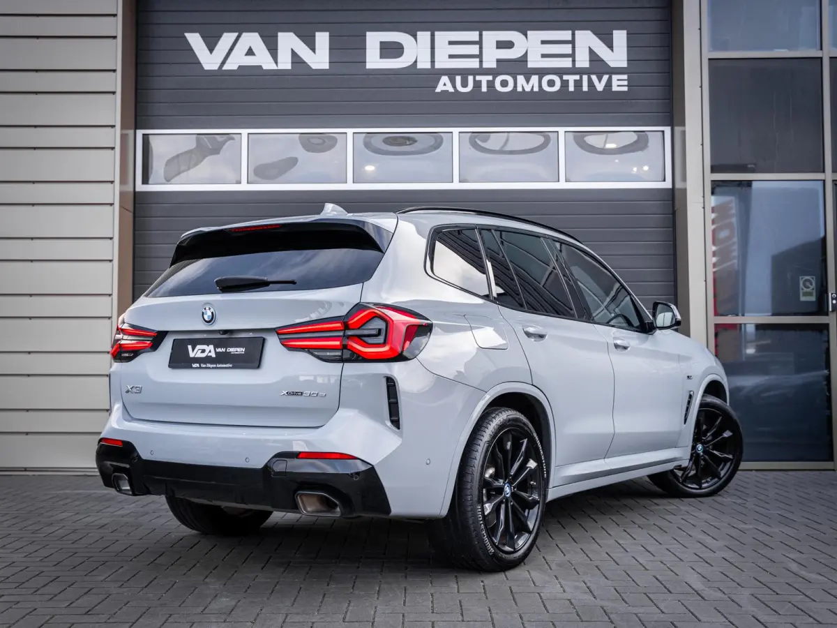 xDrive30e High Executive - M-Sport Pro l HUD l Leder l 20'' l Camera l Sfeerverlicht.