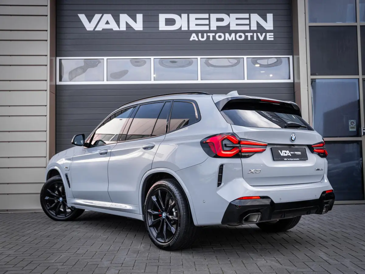 xDrive30e High Executive - M-Sport Pro l HUD l Leder l 20'' l Camera l Sfeerverlicht.