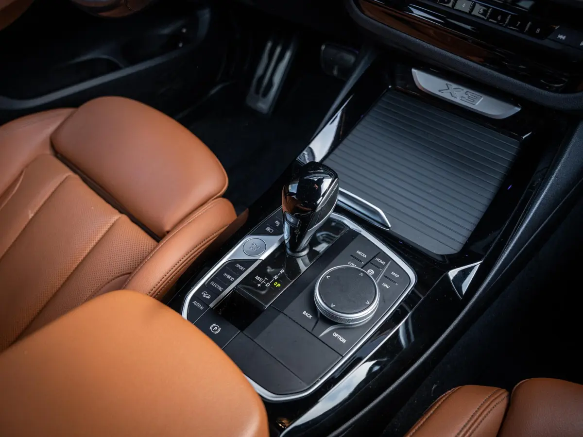 xDrive30e High Executive - M-Sport Pro l HUD l Leder l 20'' l Camera l Sfeerverlicht.