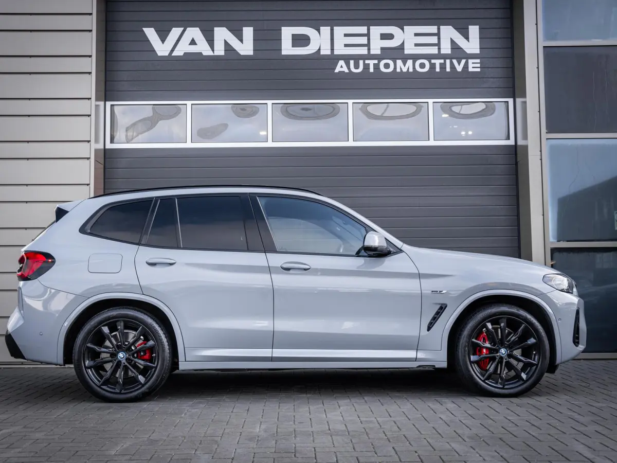 xDrive30e High Executive - M-Sport Pro l HUD l Leder l 20'' l Camera l Sfeerverlicht.