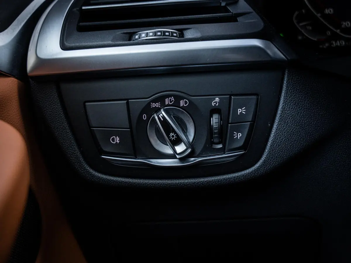 xDrive30e High Executive - M-Sport Pro l HUD l Leder l 20'' l Camera l Sfeerverlicht.