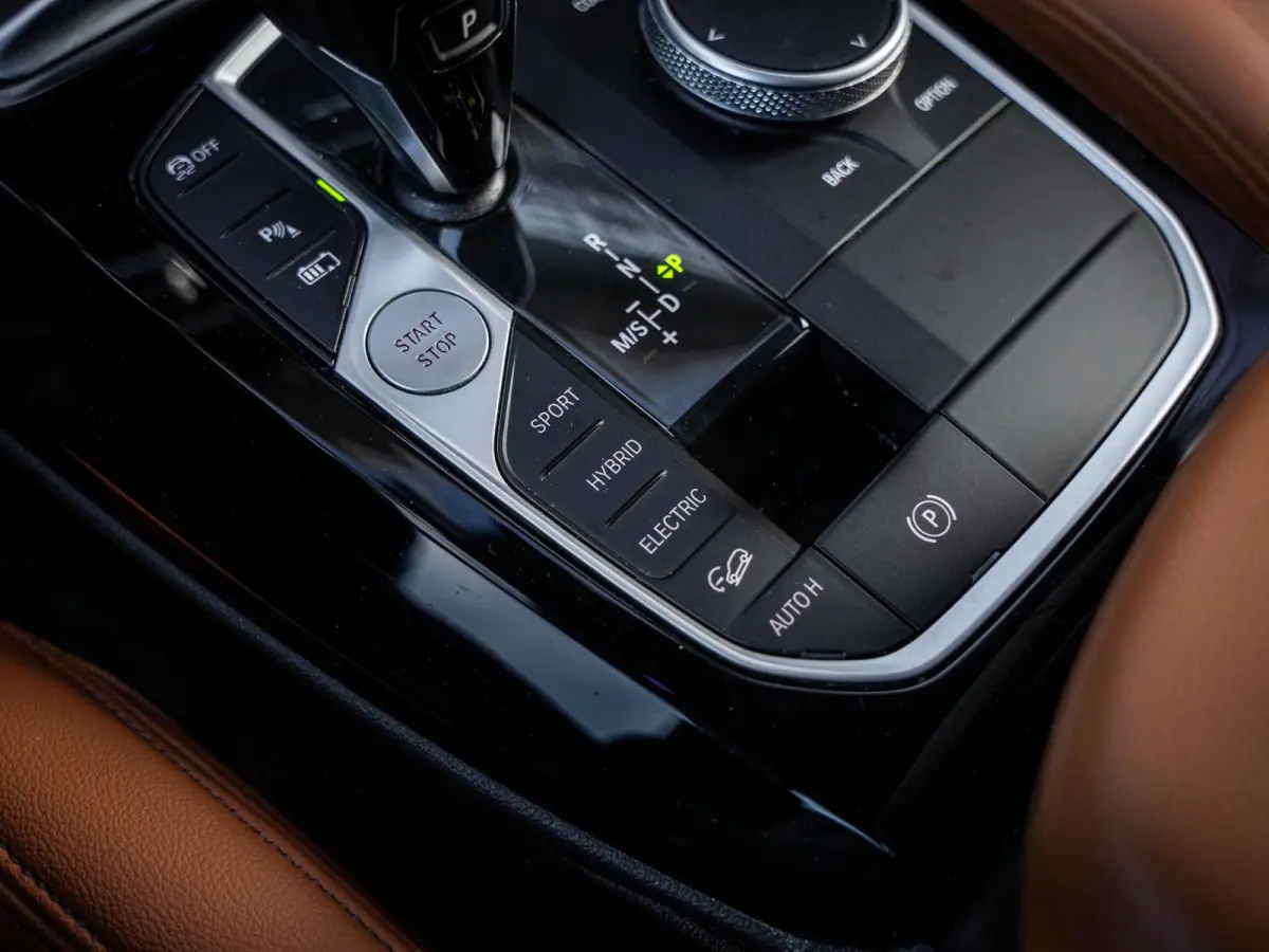 xDrive30e High Executive - M-Sport Pro l HUD l Leder l 20'' l Camera l Sfeerverlicht.