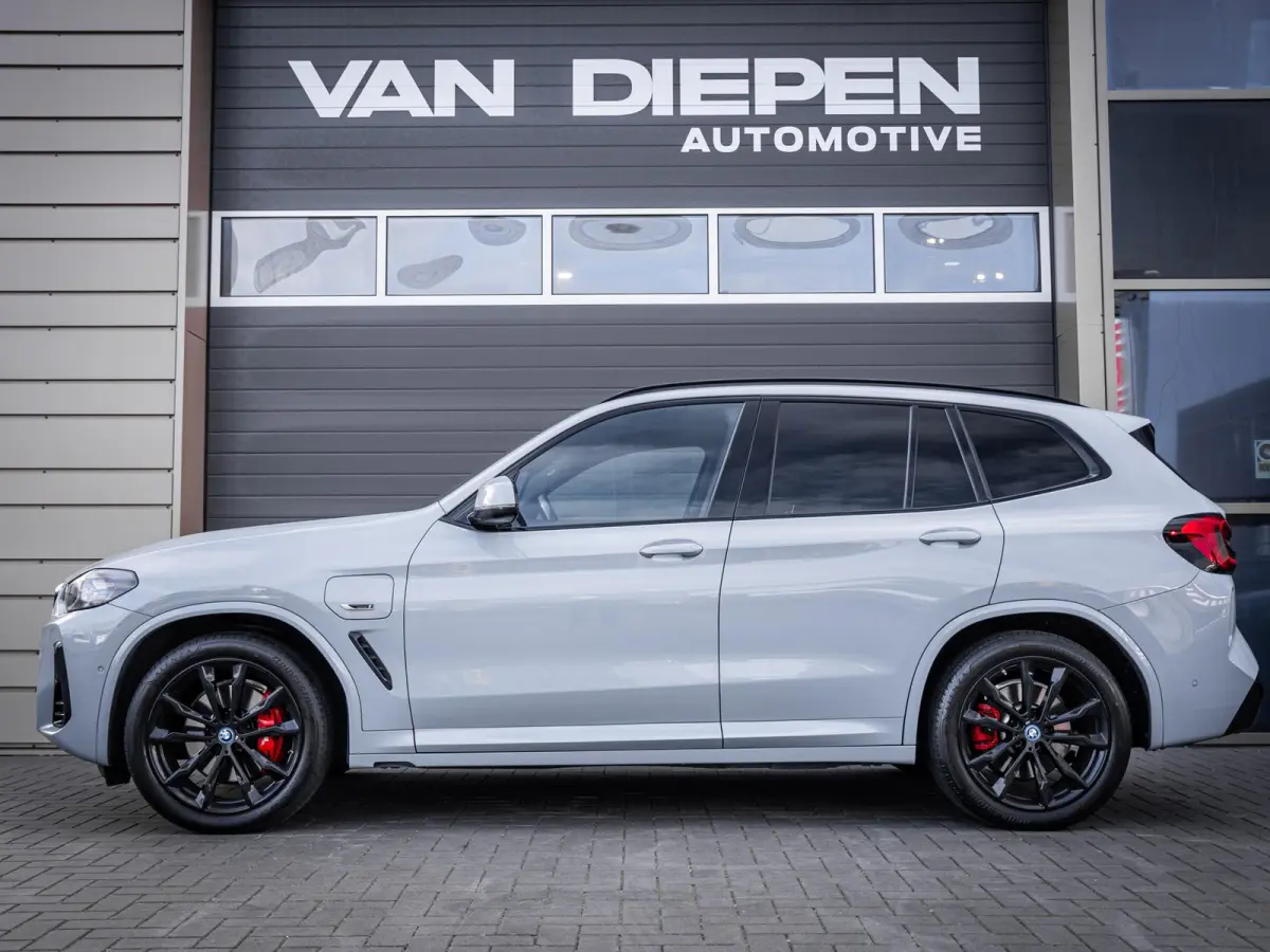 xDrive30e High Executive - M-Sport Pro l HUD l Leder l 20'' l Camera l Sfeerverlicht.