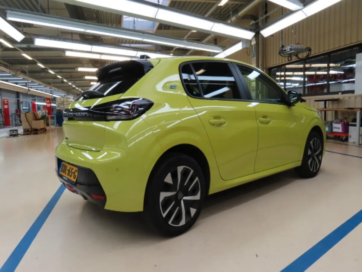 EV Business 51 kWh | Fase 3 laden | SOH 99% | 51 kWh | Navigatie | Apple carplay | Parkeersensoren voor + achter |