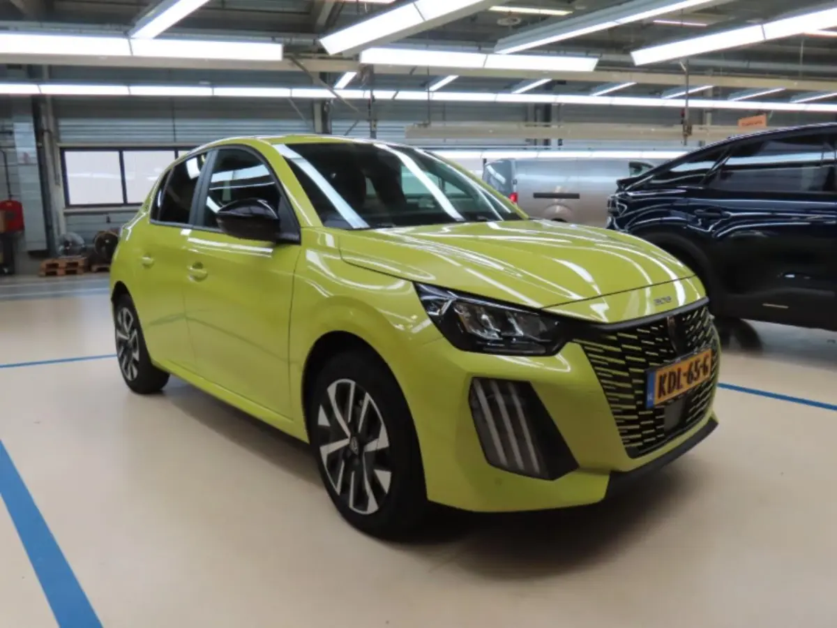 EV Business 51 kWh | Fase 3 laden | SOH 99% | 51 kWh | Navigatie | Apple carplay | Parkeersensoren voor + achter |