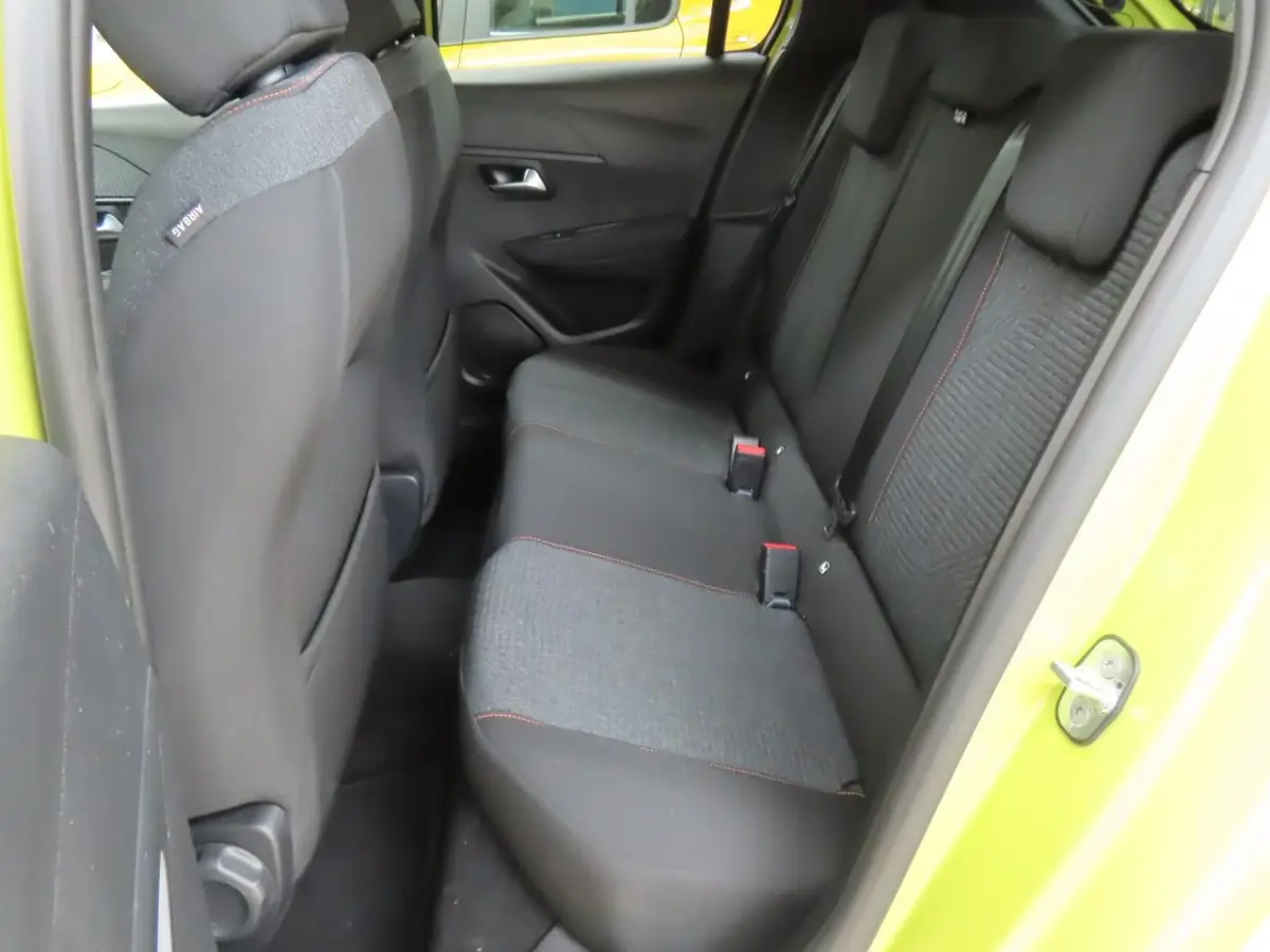 EV Business 51 kWh | Fase 3 laden | SOH 99% | 51 kWh | Navigatie | Apple carplay | Parkeersensoren voor + achter |