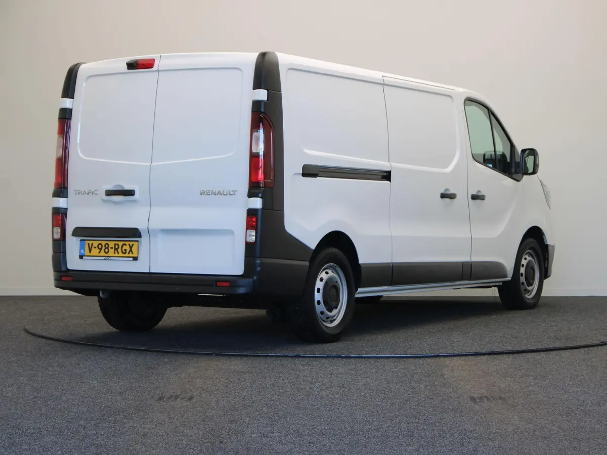 2.0 Blue dCi 110 T30 L2H1 Start | Cruise Control | Navigatie systeem | Achteruitrijcamera | Apple Carplay & Android Auto | Parkeersensoren achter | Zijschuifdeur |