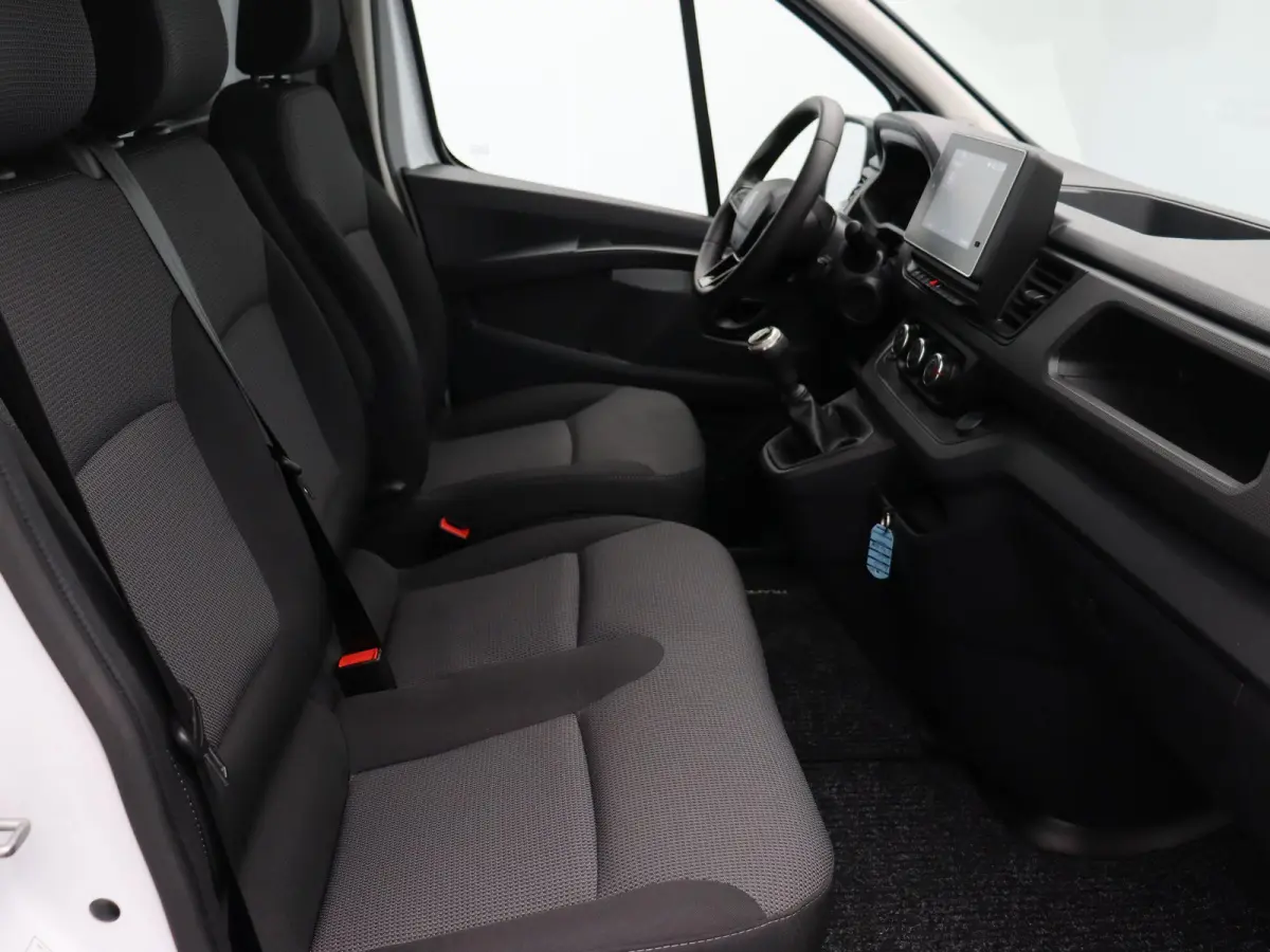 2.0 Blue dCi 110 T30 L2H1 Start | Cruise Control | Navigatie systeem | Achteruitrijcamera | Apple Carplay & Android Auto | Parkeersensoren achter | Zijschuifdeur |