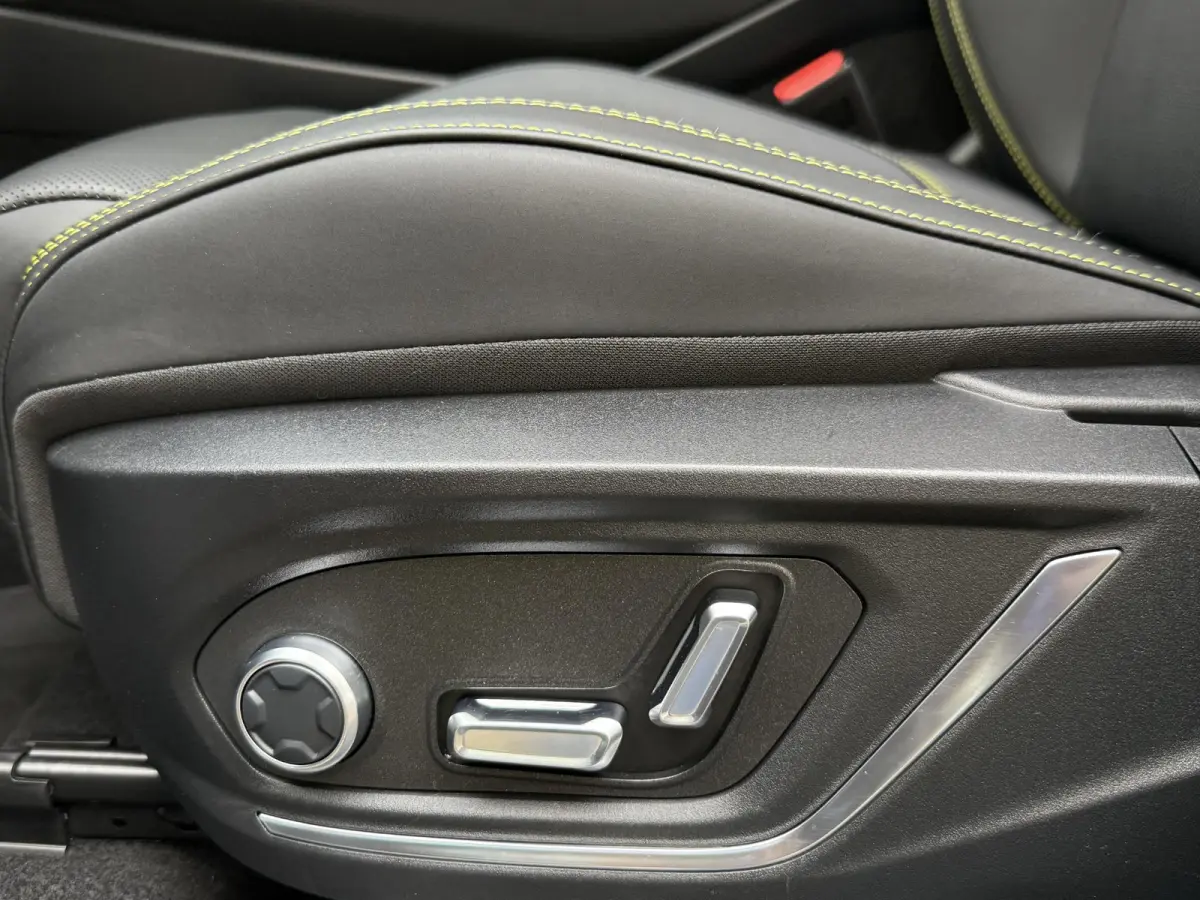 1.5 More | Panoramadak | Leer | Climate Control | Apple Carplay | Navigatie | Licht metalen velgen