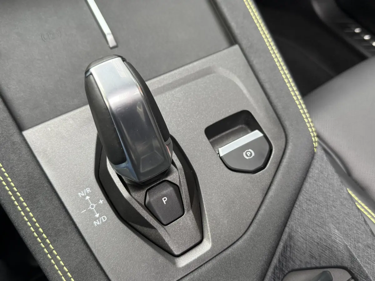 1.5 More | Panoramadak | Leer | Climate Control | Apple Carplay | Navigatie | Licht metalen velgen