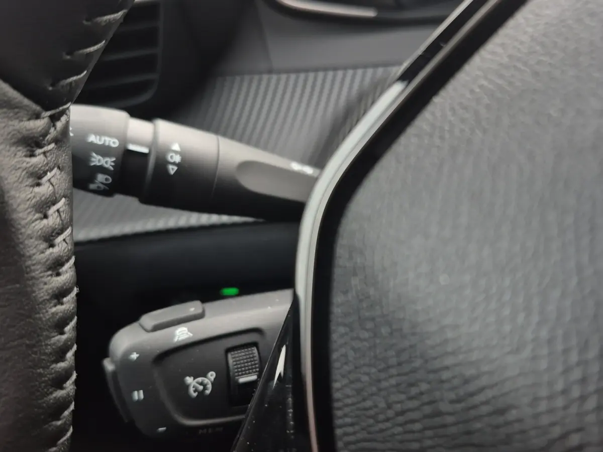 1.2 Hybrid 145 Allure Tot 8 jaar garantie | Camera voor+achter | Carplay/Android auto | Adaptive cruise control | Dodehoek detectie | Keyless entry+start | Full led | LMV17 inch