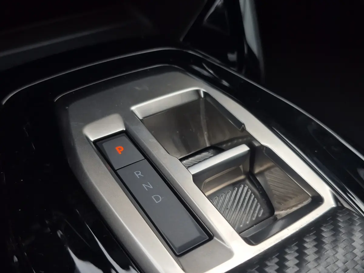 1.2 Hybrid 145 Allure Tot 8 jaar garantie | Camera voor+achter | Carplay/Android auto | Adaptive cruise control | Dodehoek detectie | Keyless entry+start | Full led | LMV17 inch