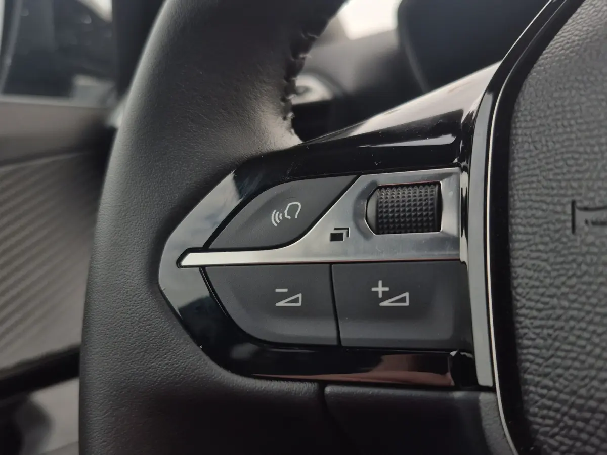 1.2 Hybrid 145 Allure Tot 8 jaar garantie | Camera voor+achter | Carplay/Android auto | Adaptive cruise control | Dodehoek detectie | Keyless entry+start | Full led | LMV17 inch