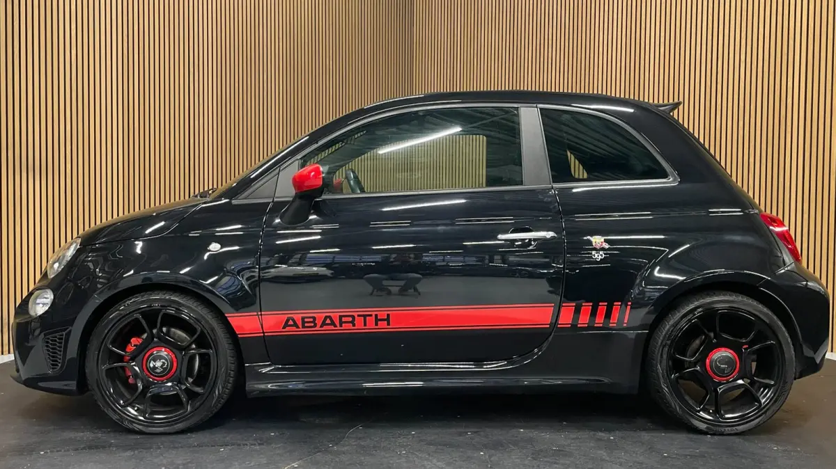 1.4 T-Jet Abarth Turismo 70th Anniversary|160PK|BLACK&RED EDITION|DIGITAL COCKPIT|CABRIO|CARPLAY|NAVIGATIE|AIRCO|MARGE|