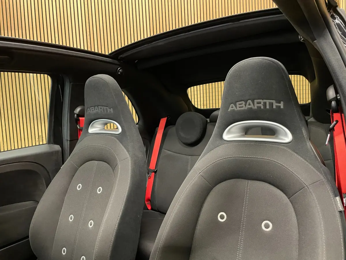 1.4 T-Jet Abarth Turismo 70th Anniversary|160PK|BLACK&RED EDITION|DIGITAL COCKPIT|CABRIO|CARPLAY|NAVIGATIE|AIRCO|MARGE|