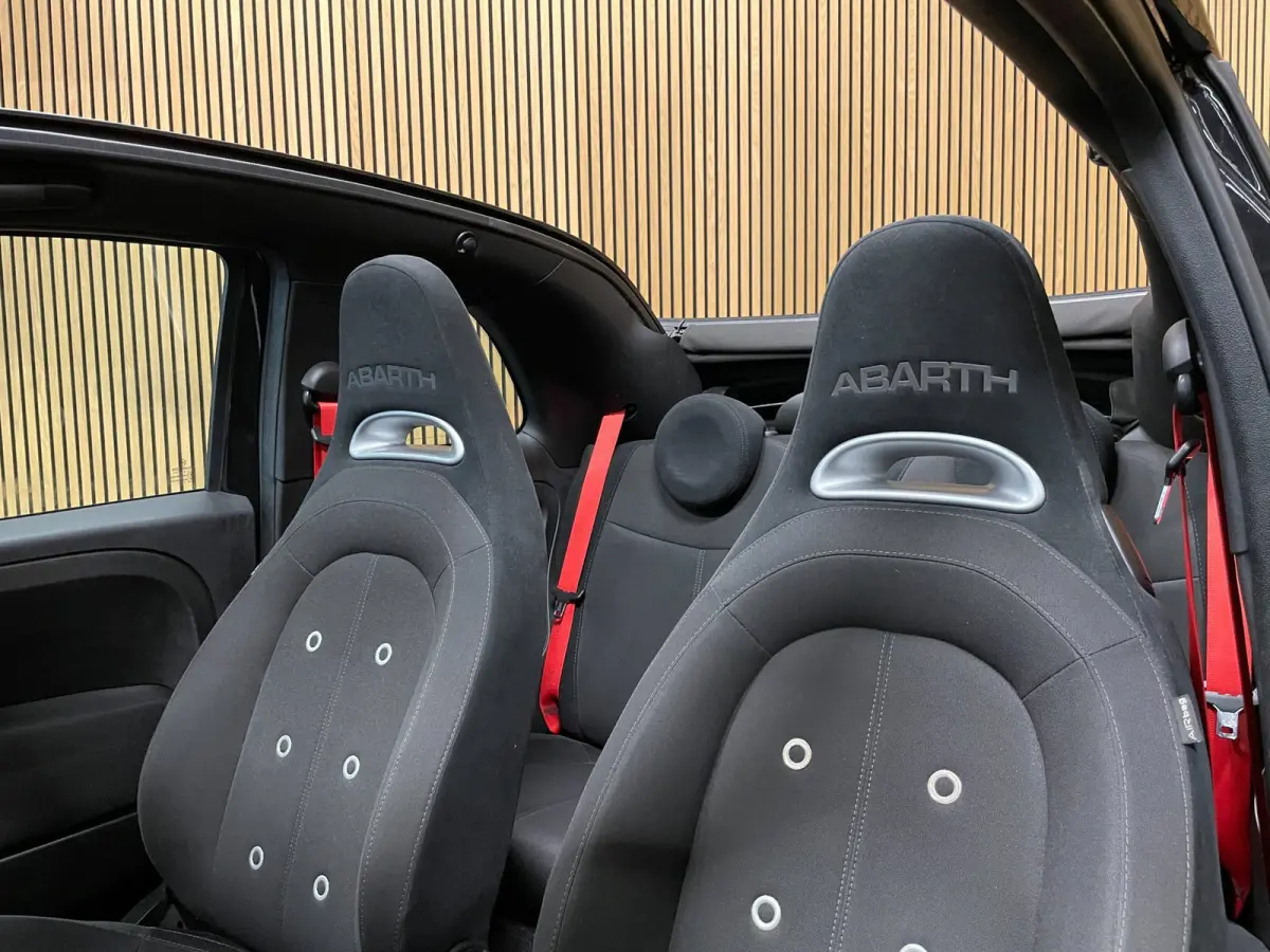 1.4 T-Jet Abarth Turismo 70th Anniversary|160PK|BLACK&RED EDITION|DIGITAL COCKPIT|CABRIO|CARPLAY|NAVIGATIE|AIRCO|MARGE|