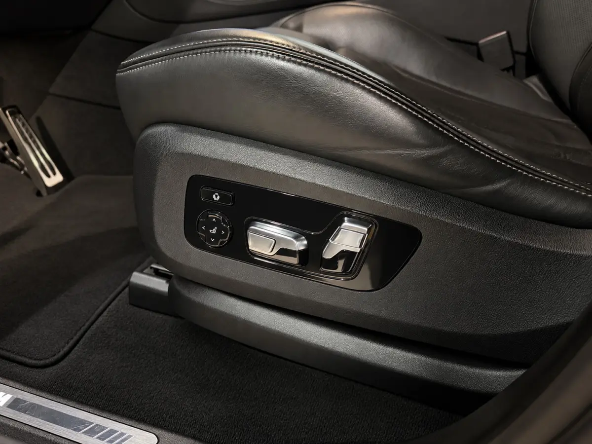 XDrive45e High Executive | KUIPSTOELEN | M-SPORT | PANO | LUCHTVERING | 360 CAMERA