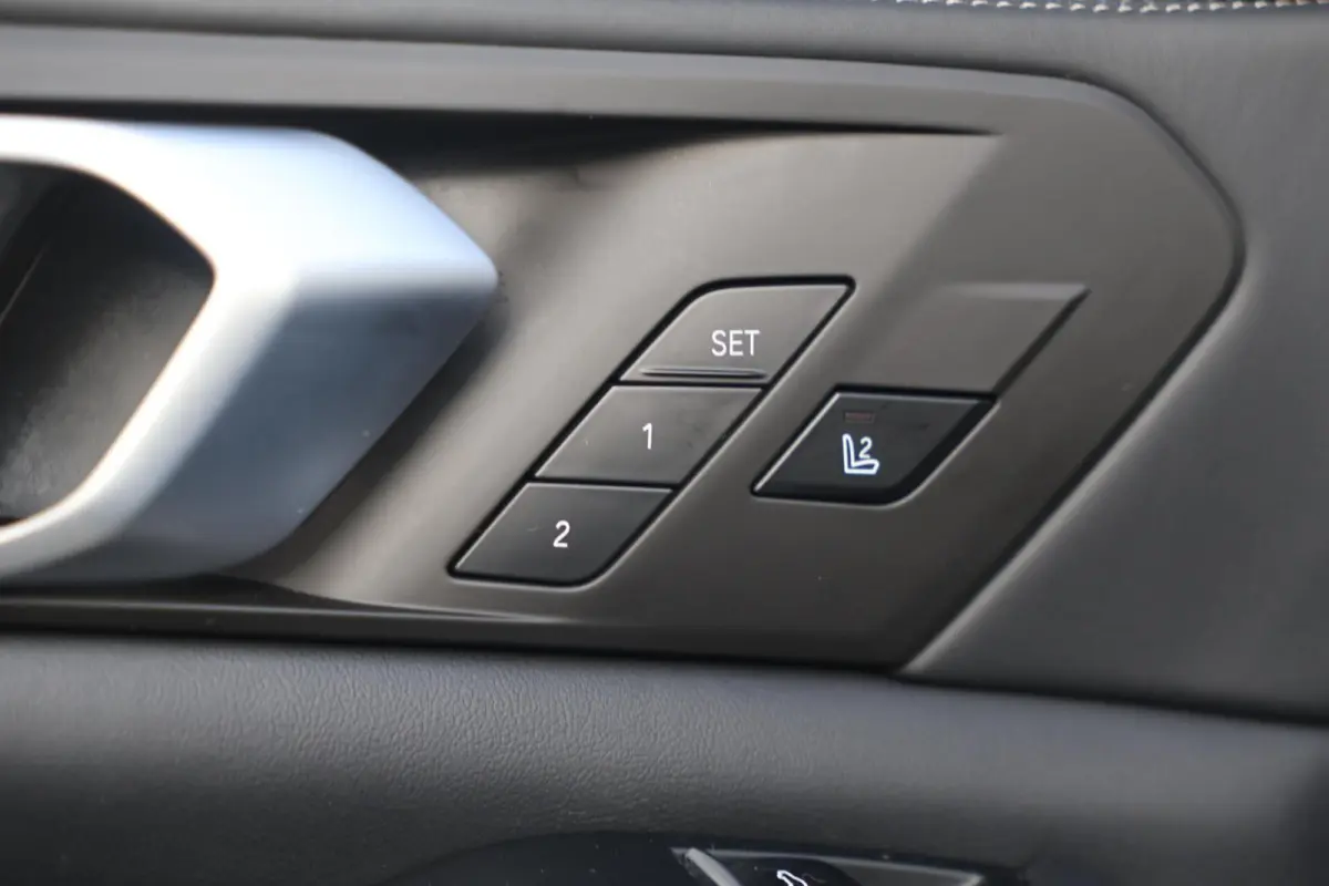 xDrive45e High Executive | M-Sport | HUD | Laser | 22 Inch | SoH 94% | Alcantara Hemel | Camera