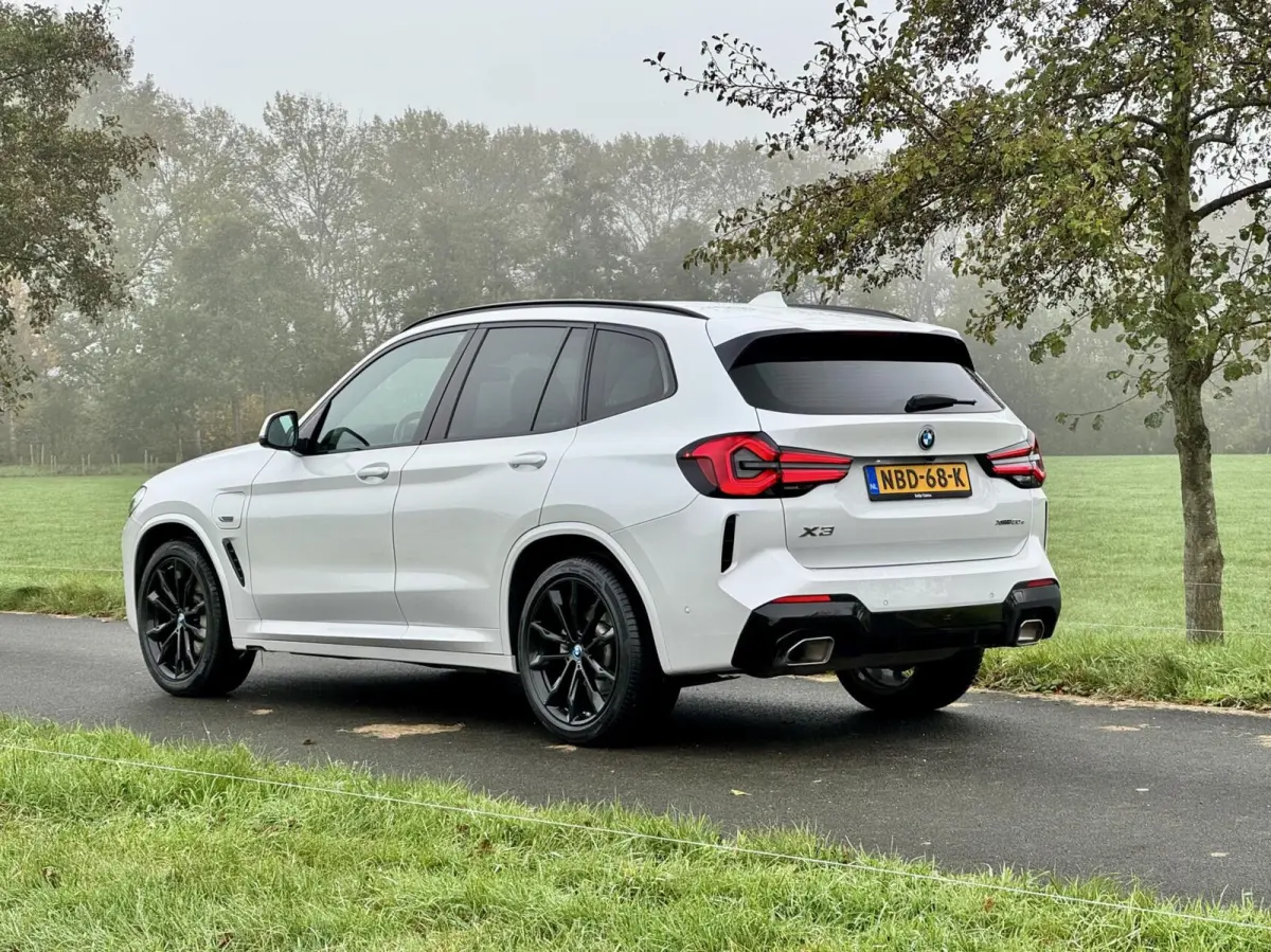 xDrive30e M Sport|SOH87%|Laserlight|HUD|Driving Assistant|Comfort Access|Zeer nette auto!