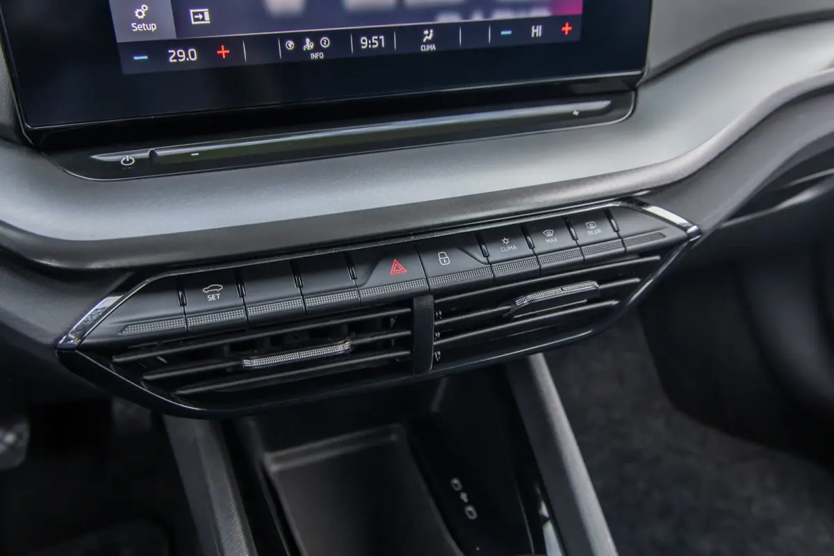 1.0 TSI Ambition | Apple Carplay/Android Auto | Cruise control | Navigatie | Digitaal dashboard | Parkeersensoren | Apple Carplay/Android Auto|telefoonintegratie premium | Keyless start | Me