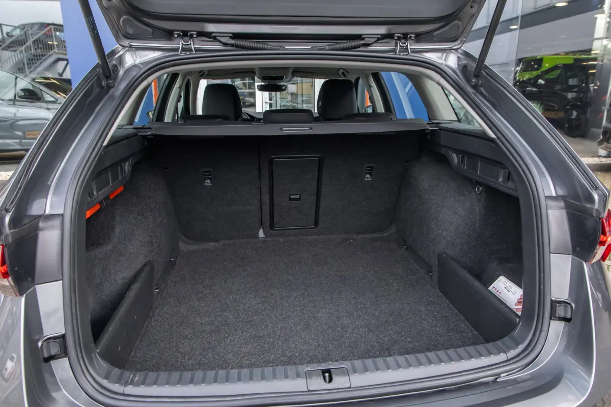 1.0 TSI Ambition | Apple Carplay/Android Auto | Cruise control | Navigatie | Digitaal dashboard | Parkeersensoren | Apple Carplay/Android Auto|telefoonintegratie premium | Keyless start | Me