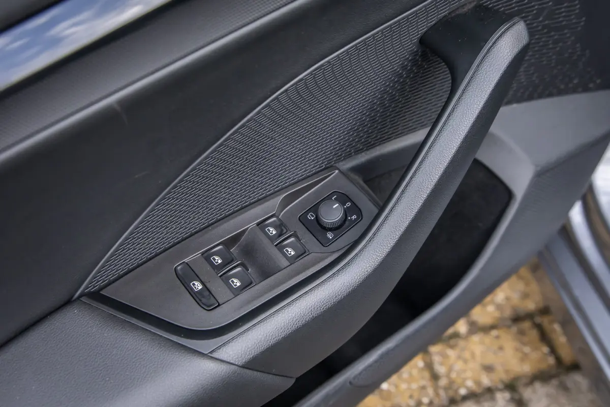1.0 TSI Ambition | Apple Carplay/Android Auto | Cruise control | Navigatie | Digitaal dashboard | Parkeersensoren | Apple Carplay/Android Auto|telefoonintegratie premium | Keyless start | Me