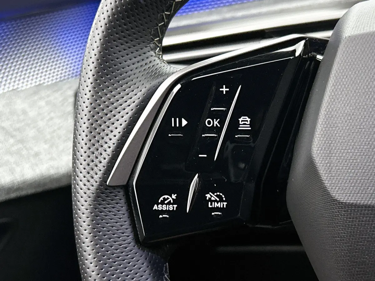 GT 195pk Plug-in Hybrid Automaat | Navigatie | 360 Camera | Elektrische achterklep | Stoelverwarming | Cruise control adaptief | Full LED koplampen | Lichtmetalen velgen 19 inch | Apple Carp