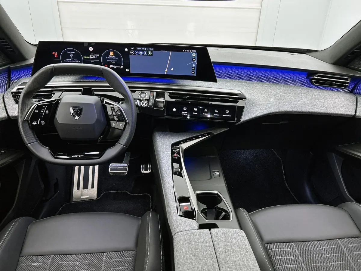 GT 195pk Plug-in Hybrid Automaat | Navigatie | 360 Camera | Elektrische achterklep | Stoelverwarming | Cruise control adaptief | Full LED koplampen | Lichtmetalen velgen 19 inch | Apple Carp