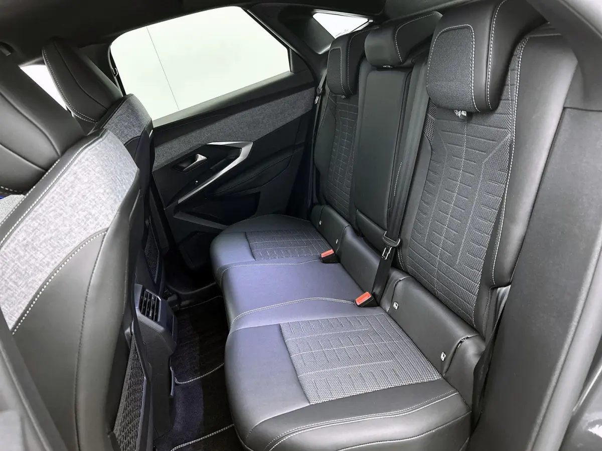 GT 195pk Plug-in Hybrid Automaat | Navigatie | 360 Camera | Elektrische achterklep | Stoelverwarming | Cruise control adaptief | Full LED koplampen | Lichtmetalen velgen 19 inch | Apple Carp