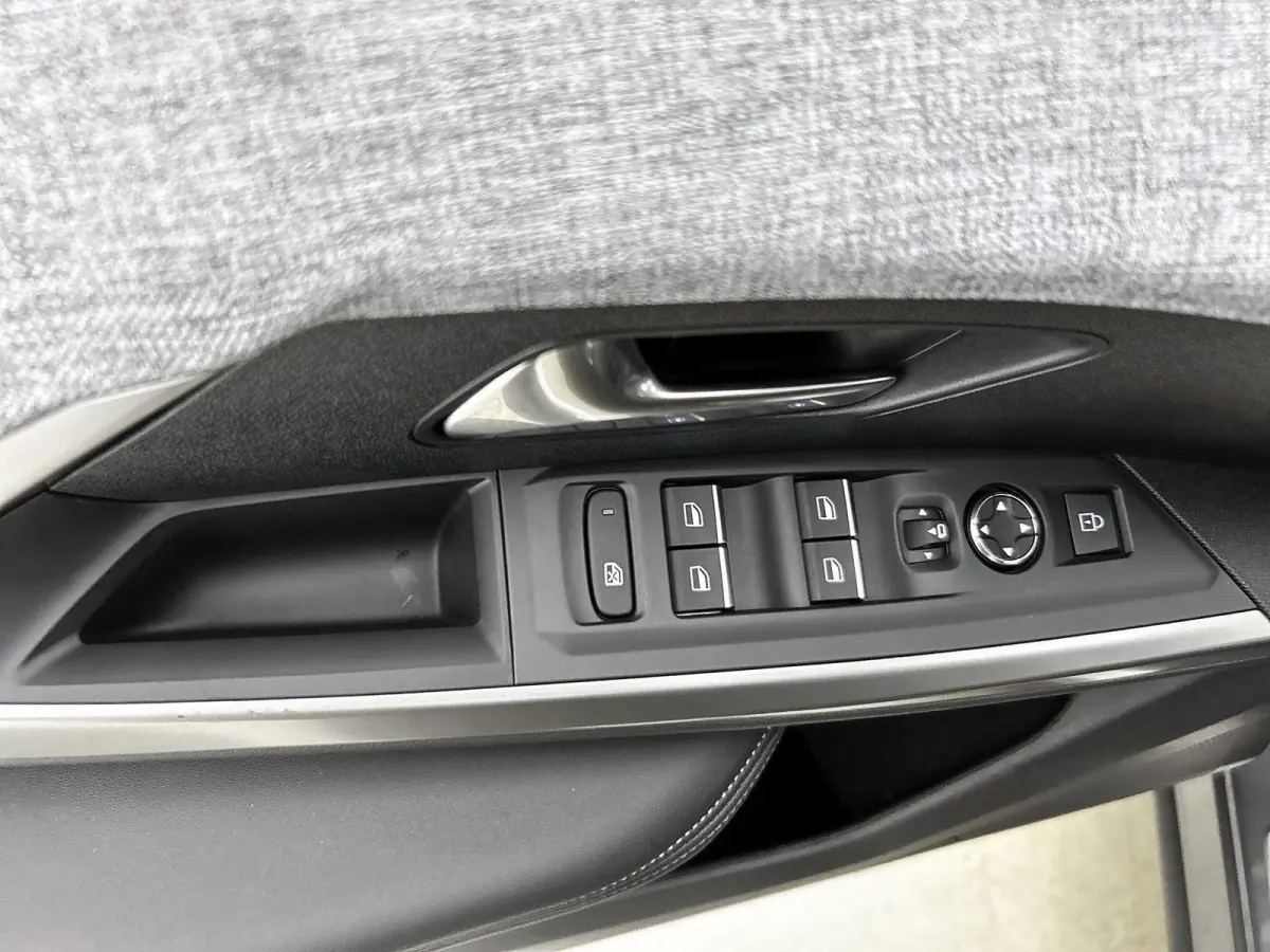 GT 195pk Plug-in Hybrid Automaat | Navigatie | 360 Camera | Elektrische achterklep | Stoelverwarming | Cruise control adaptief | Full LED koplampen | Lichtmetalen velgen 19 inch | Apple Carp