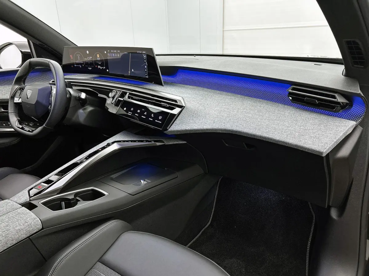 GT 195pk Plug-in Hybrid Automaat | Navigatie | 360 Camera | Elektrische achterklep | Stoelverwarming | Cruise control adaptief | Full LED koplampen | Lichtmetalen velgen 19 inch | Apple Carp