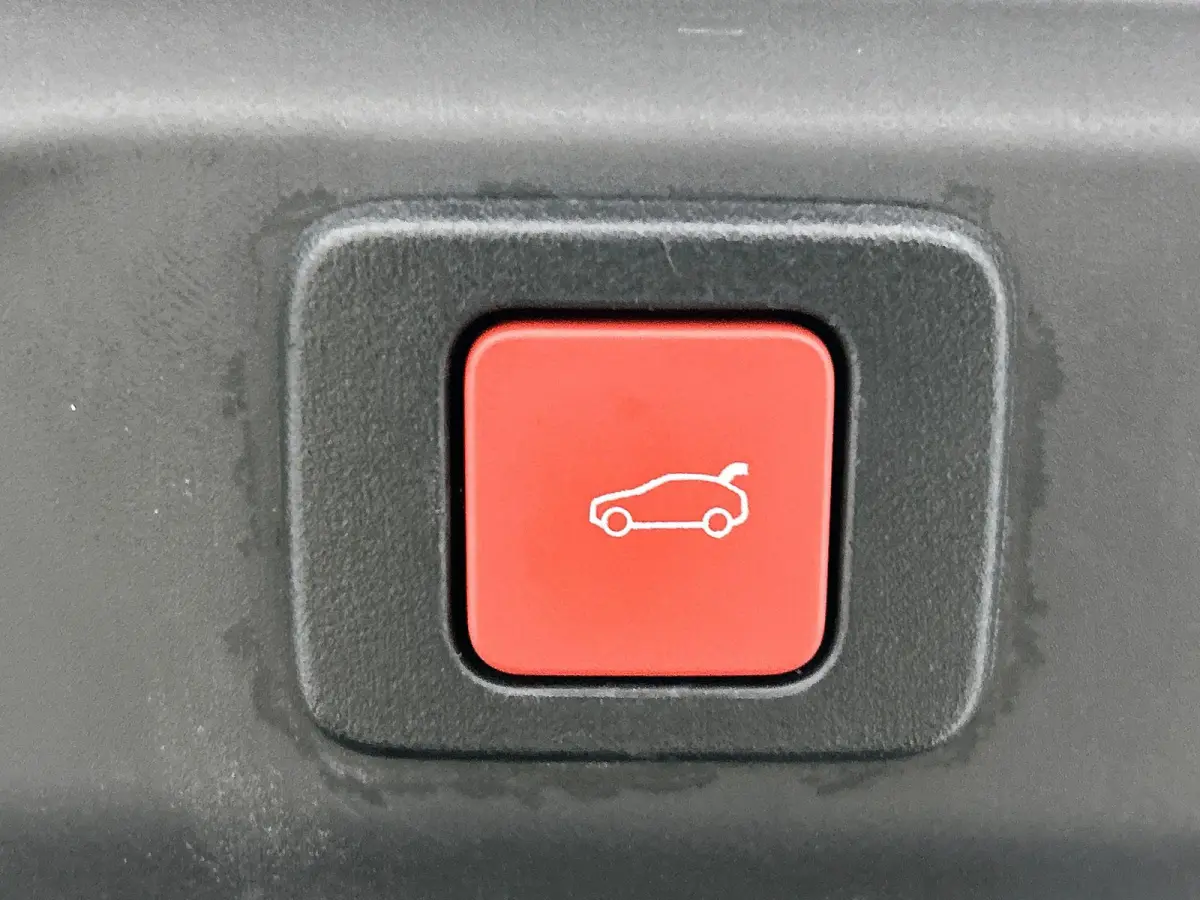 GT 195pk Plug-in Hybrid Automaat | Navigatie | 360 Camera | Elektrische achterklep | Stoelverwarming | Cruise control adaptief | Full LED koplampen | Lichtmetalen velgen 19 inch | Apple Carp