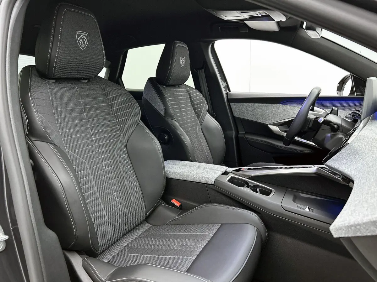 GT 195pk Plug-in Hybrid Automaat | Navigatie | 360 Camera | Elektrische achterklep | Stoelverwarming | Cruise control adaptief | Full LED koplampen | Lichtmetalen velgen 19 inch | Apple Carp