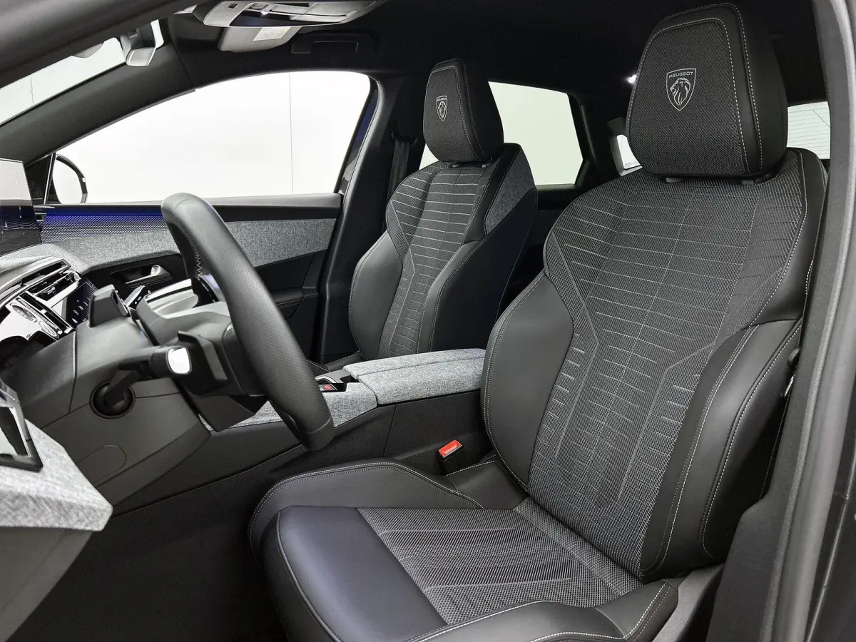 GT 195pk Plug-in Hybrid Automaat | Navigatie | 360 Camera | Elektrische achterklep | Stoelverwarming | Cruise control adaptief | Full LED koplampen | Lichtmetalen velgen 19 inch | Apple Carp