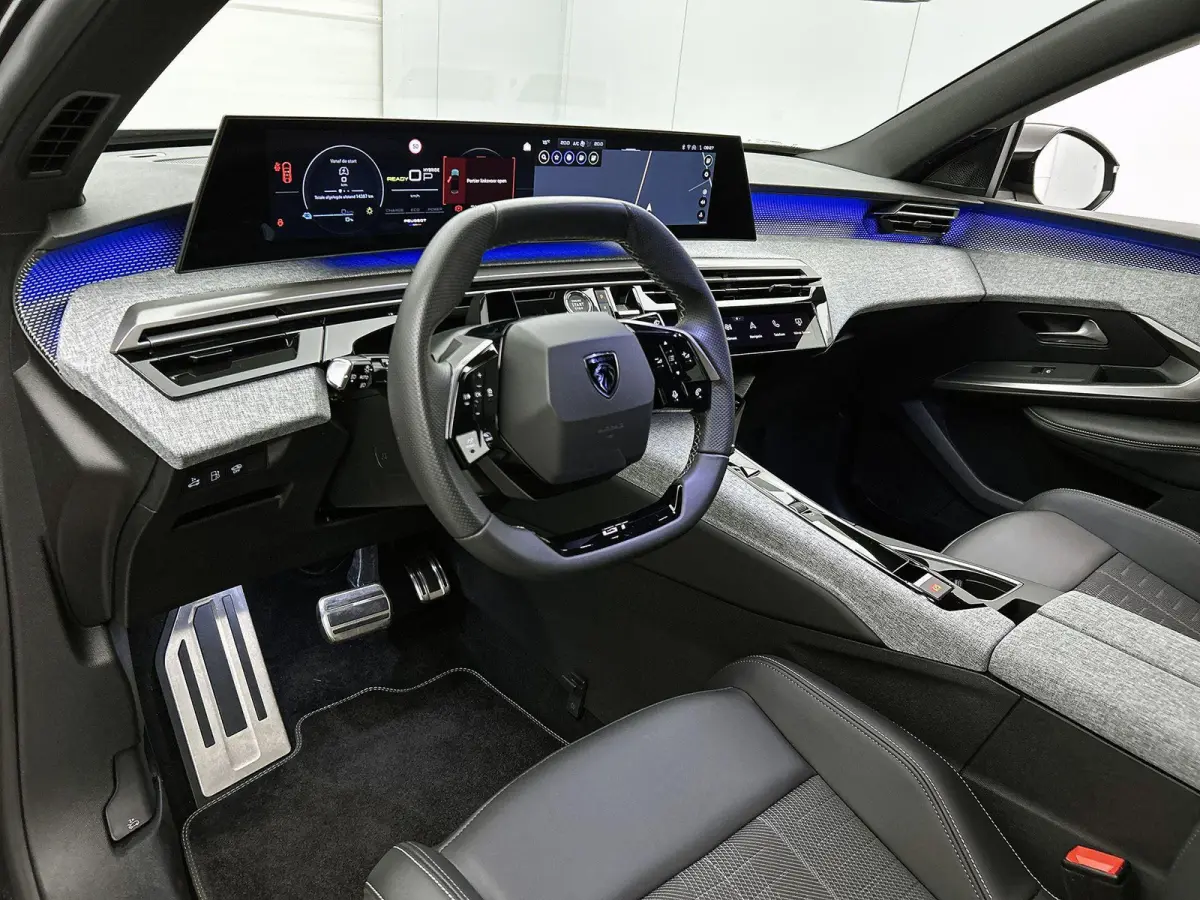 GT 195pk Plug-in Hybrid Automaat | Navigatie | 360 Camera | Elektrische achterklep | Stoelverwarming | Cruise control adaptief | Full LED koplampen | Lichtmetalen velgen 19 inch | Apple Carp