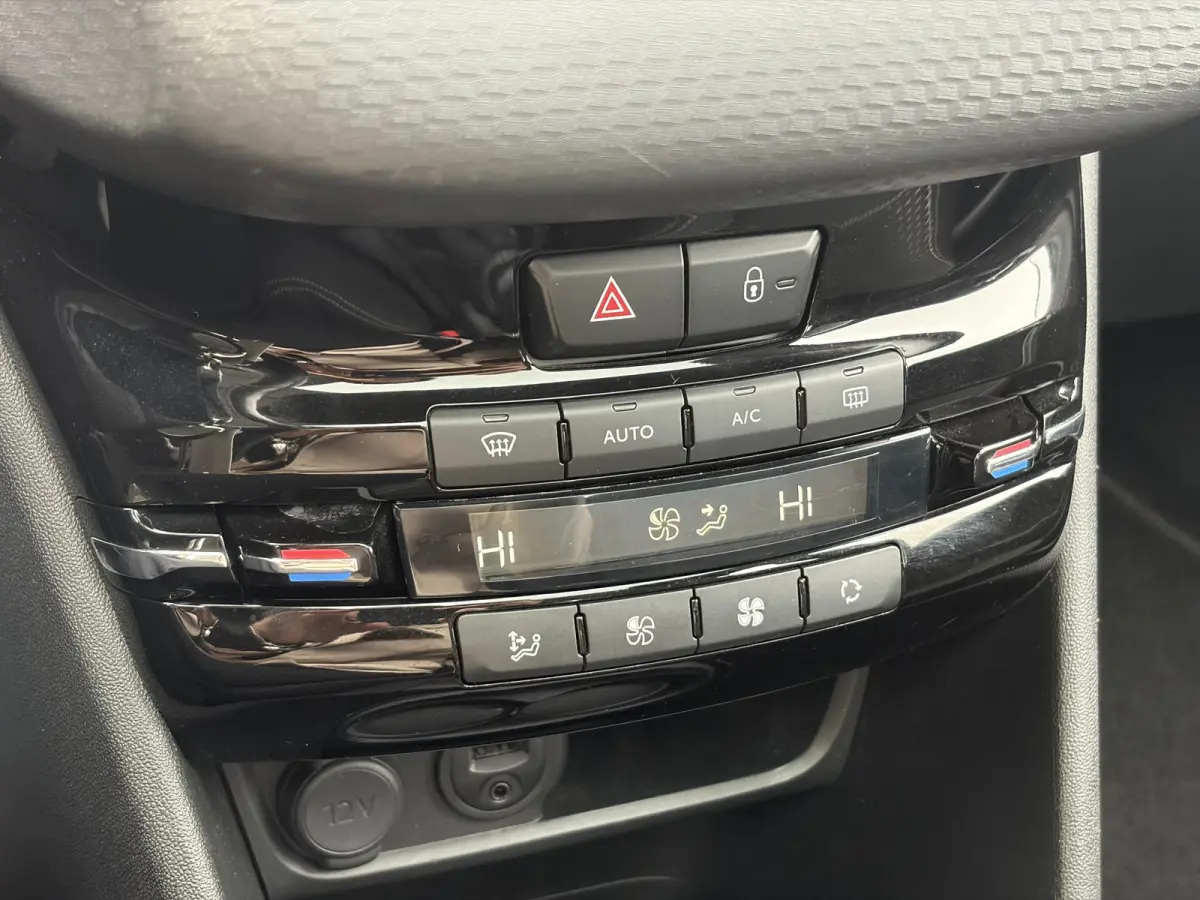 1.2 PureTech Allure ✓D-riem vv in 12-2023✓1e Eigenaar✓Afn Trekhaak✓Dealer Onderhouden✓Pano✓Camera✓Carplay✓Navi✓✓Clima✓Cruise✓Lm velgen✓Pdc✓Recent beurt gehad✓5 
